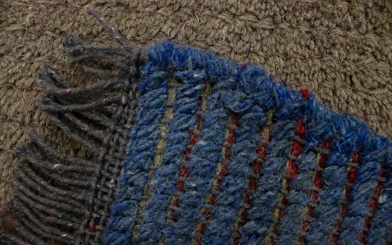 Nepal Teppich 140 x 70 cm - grau