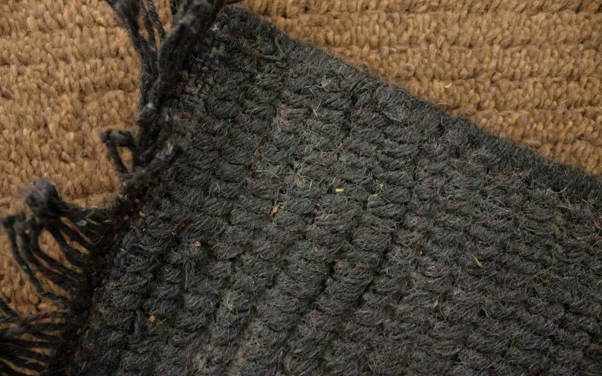 Nepal Teppich 140 x 70 cm - braun