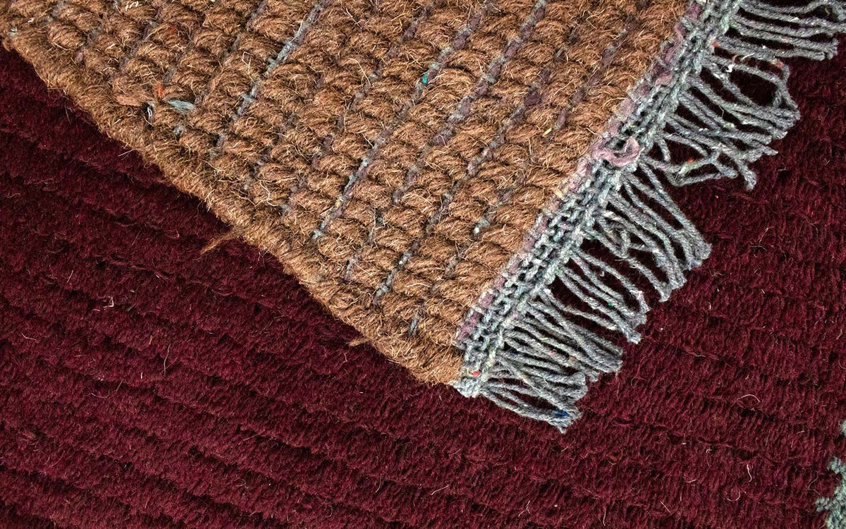 Nepal Teppich 140 x 70 cm - weinrot