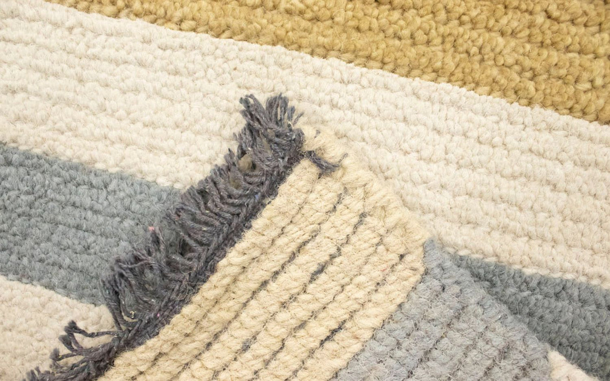 Nepal Teppich 140 x 70 cm - mehrfarbig